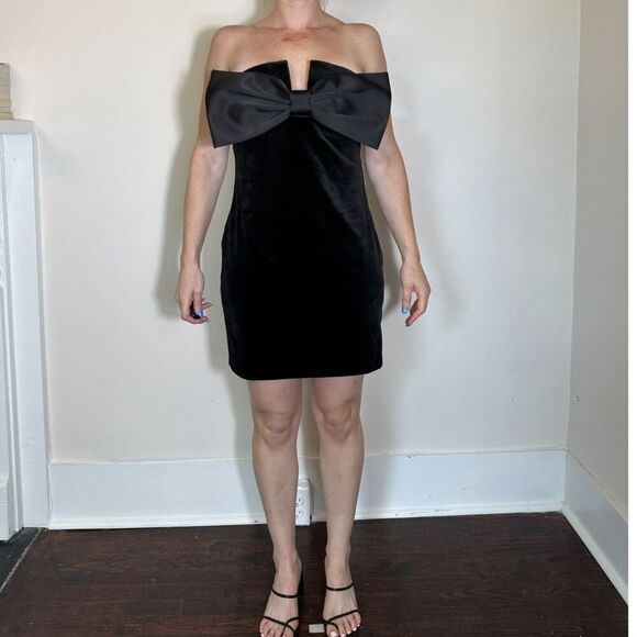 Express Strapless Black Mini Dress with Large Bow Size Medium NWT - Picture 4 of 6